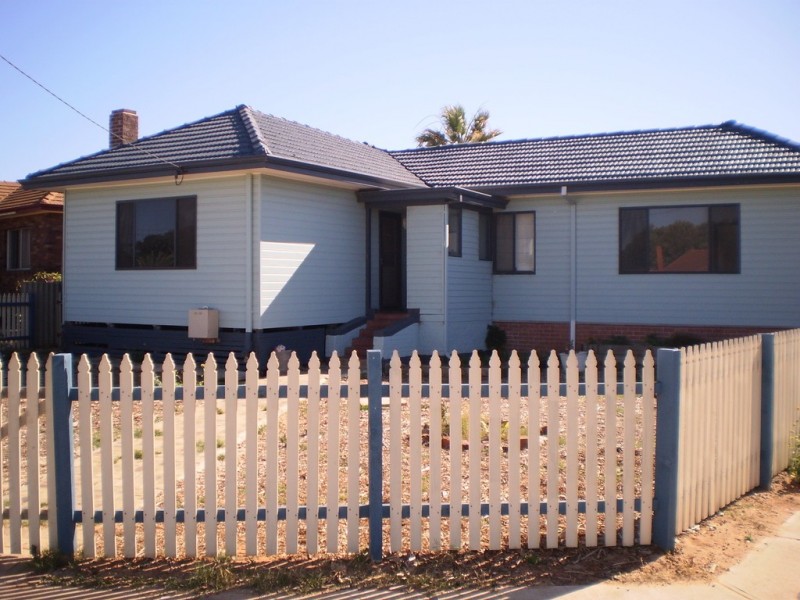 1 Whitfield Street, Beachlands WA 6530