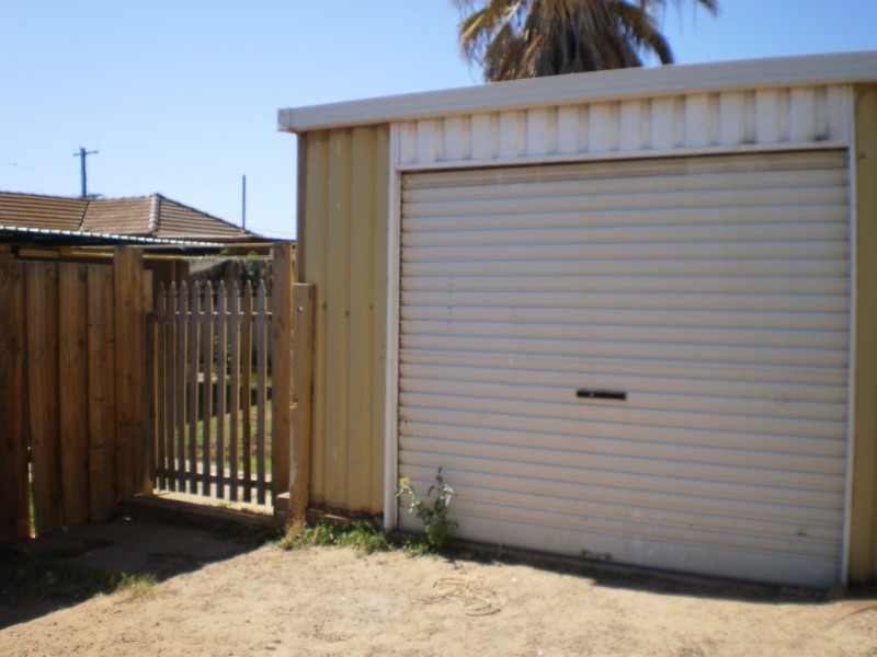 1 Whitfield Street, Beachlands WA 6530