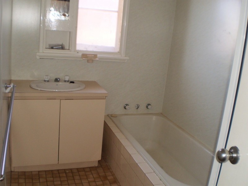 1 Whitfield Street, Beachlands WA 6530