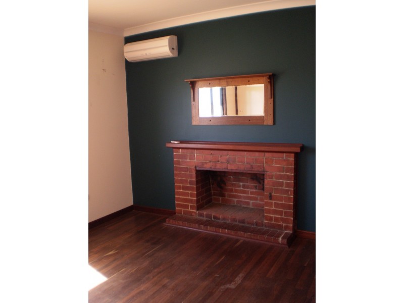 1 Whitfield Street, Beachlands WA 6530