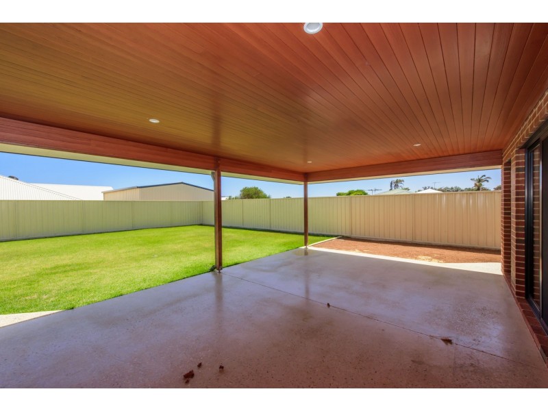 23 Hillview Drive, Drummond Cove WA 6532