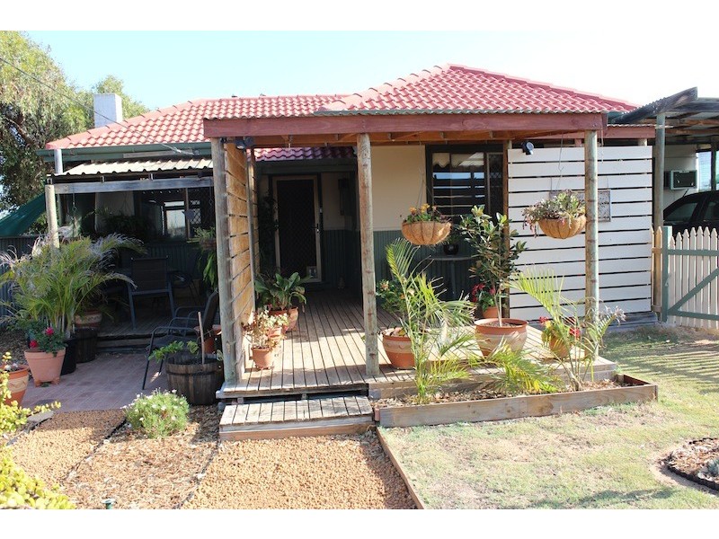 16 Whitfield Street, Beachlands WA 6530