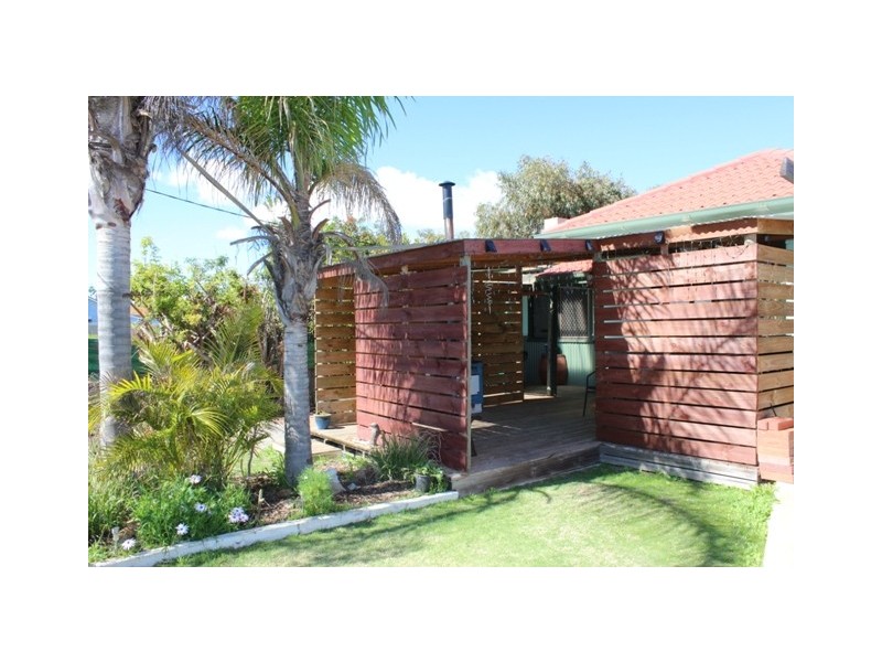 16 Whitfield Street, Beachlands WA 6530