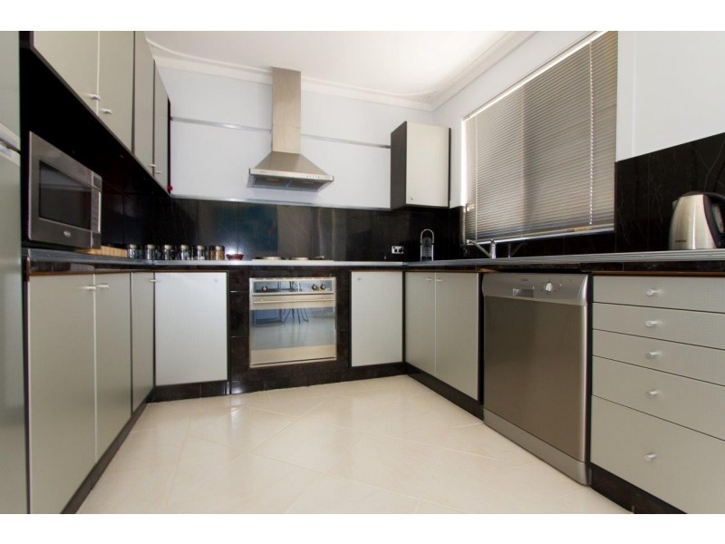 15 Houtman Street, Wonthella WA 6530