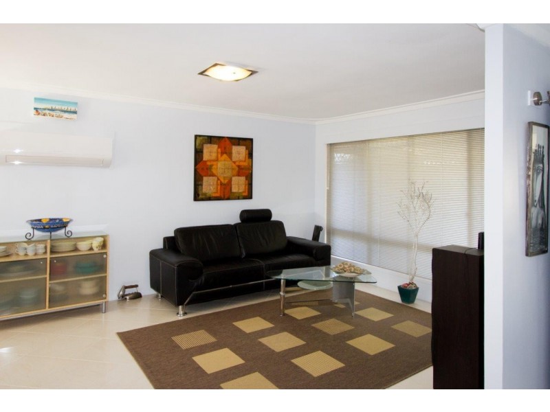 15 Houtman Street, Wonthella WA 6530