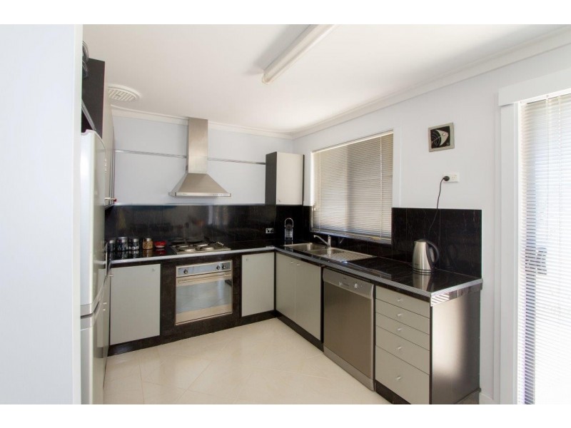 15 Houtman Street, Wonthella WA 6530