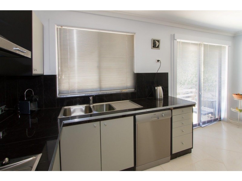 15 Houtman Street, Wonthella WA 6530