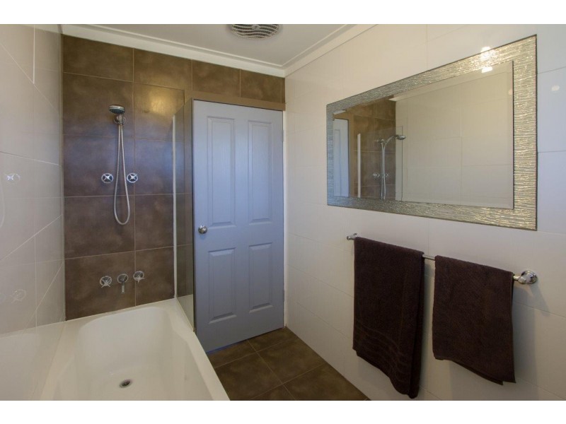 15 Houtman Street, Wonthella WA 6530