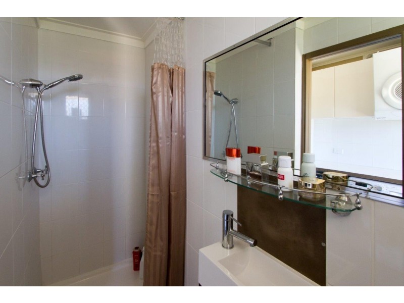 15 Houtman Street, Wonthella WA 6530