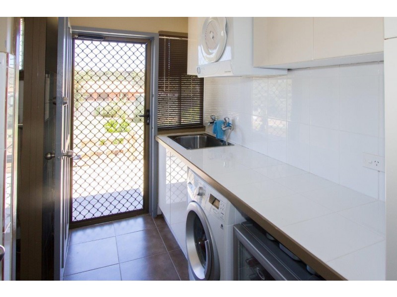 15 Houtman Street, Wonthella WA 6530