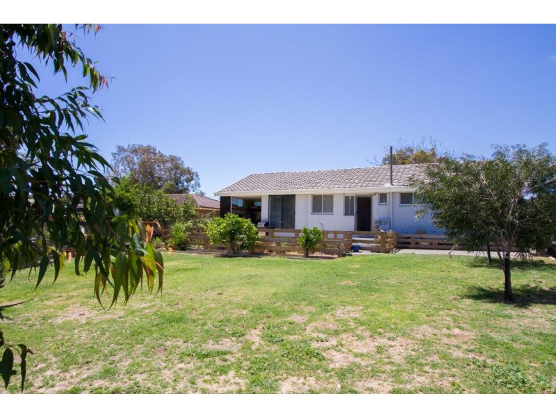 15 Houtman Street, Wonthella WA 6530