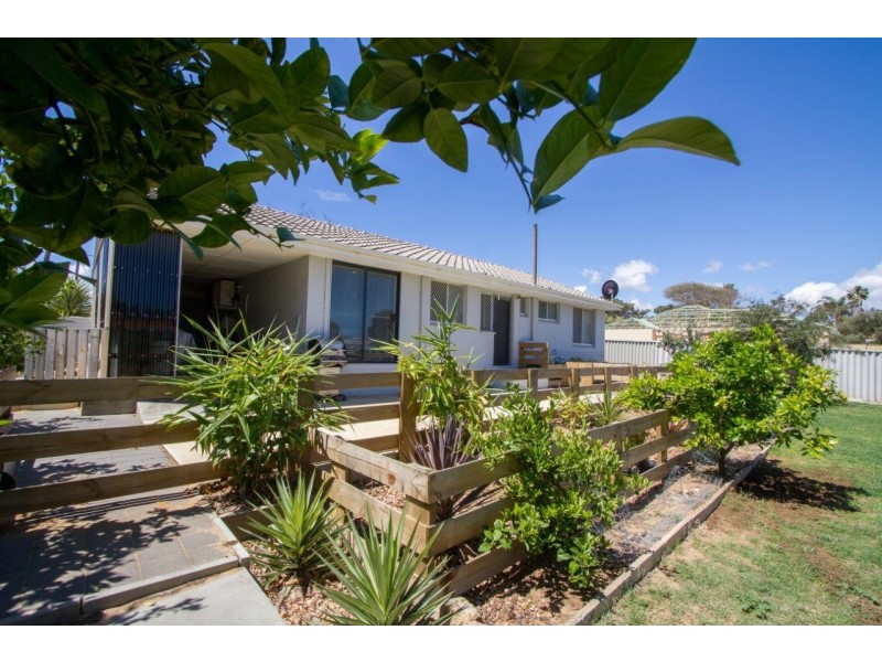15 Houtman Street, Wonthella WA 6530