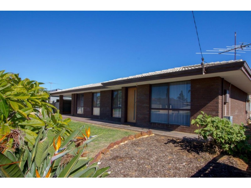 14 Broadfield Close, Utakarra WA 6530
