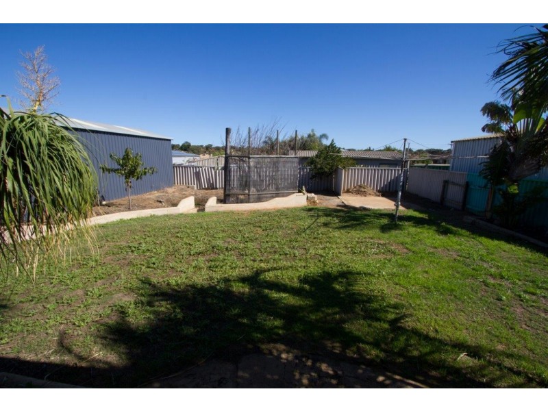 14 Broadfield Close, Utakarra WA 6530