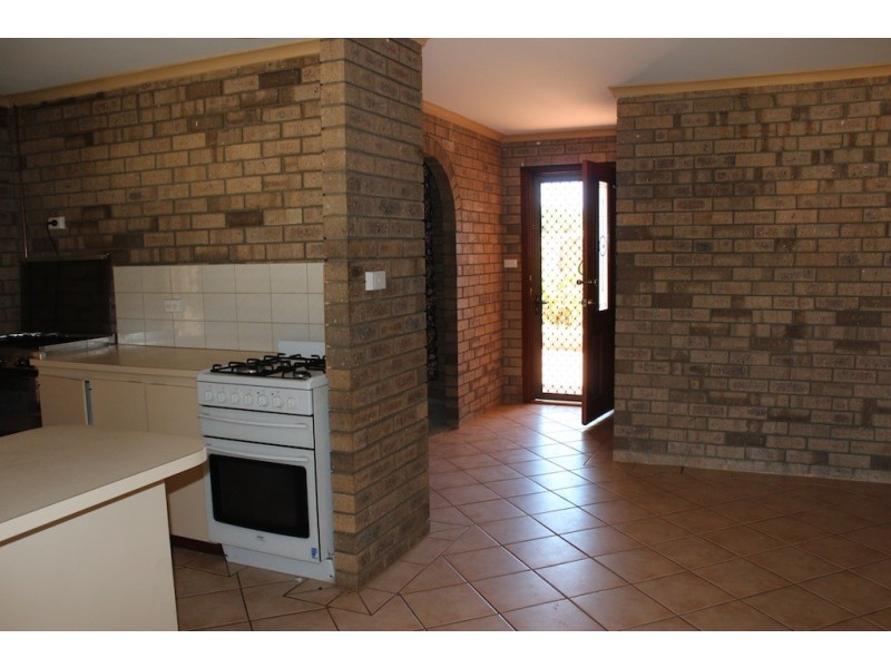 27 Kultown Drive, Waggrakine WA 6530