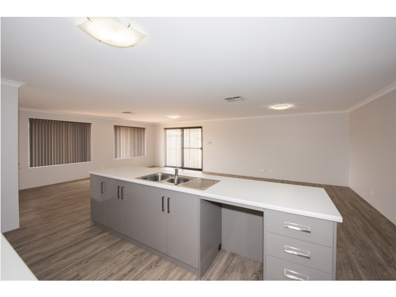 15 Andrew Lane, Waggrakine WA 6530