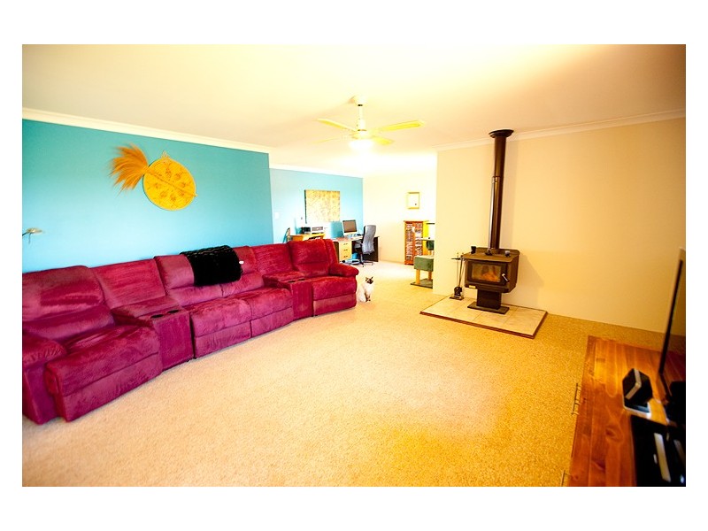 16 Tappak Street, Waggrakine WA 6530