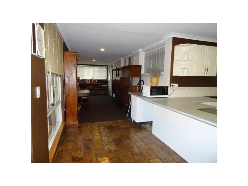 228 Third Street, Wonthella WA 6530