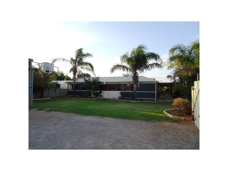 228 Third Street, Wonthella WA 6530