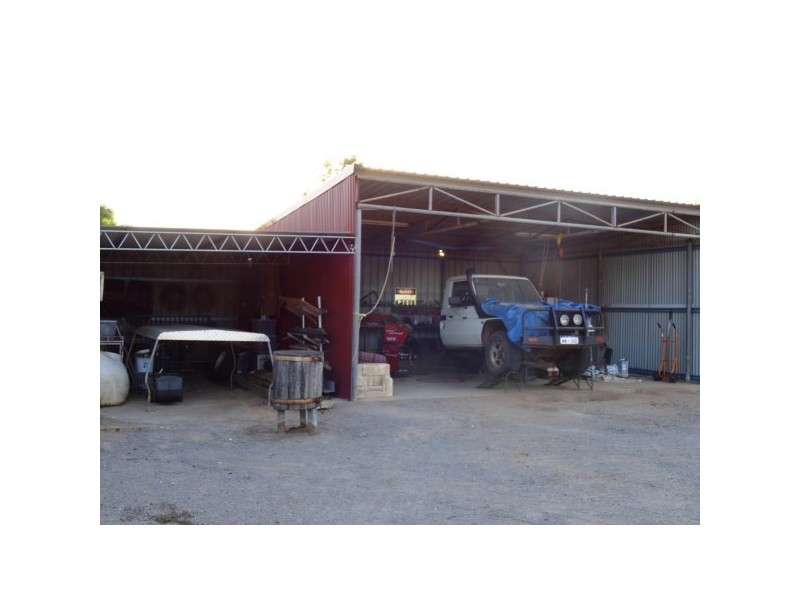 228 Third Street, Wonthella WA 6530