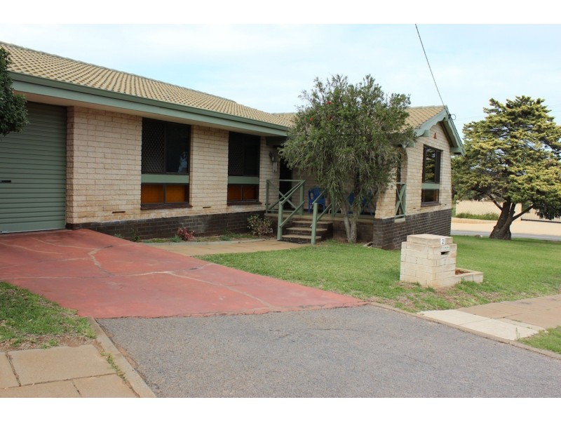 2 Thomas Avenue, Geraldton WA 6530
