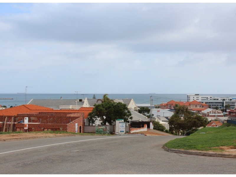 2 Thomas Avenue, Geraldton WA 6530