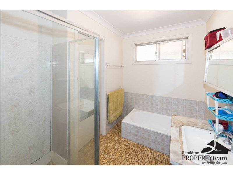 17 Alexander Drive, Glenfield WA 6532