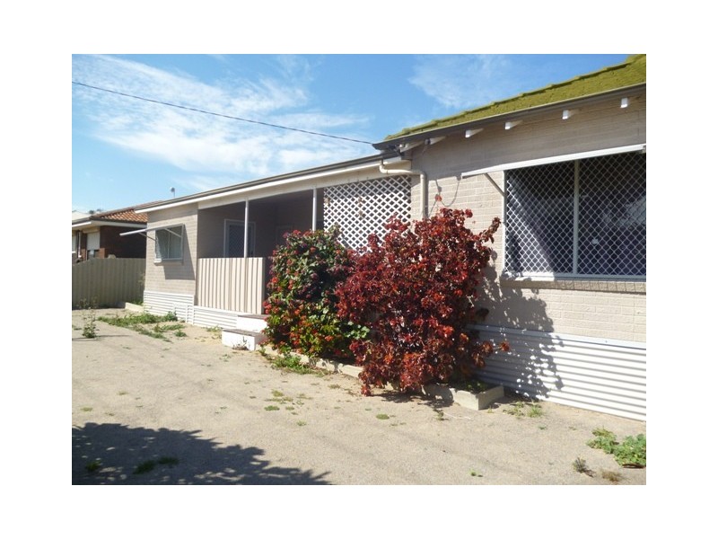 208 Fifth Street, Wonthella WA 6530