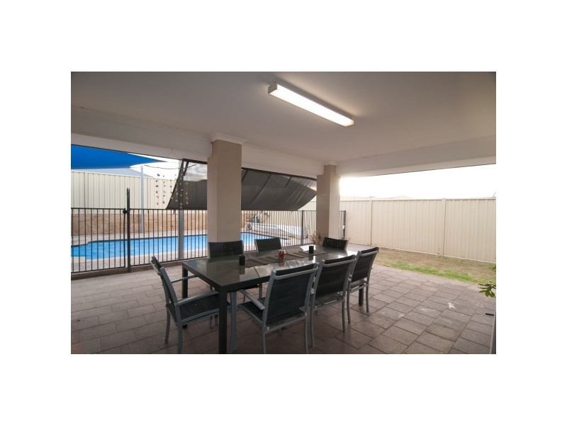 15 Brittania Parade, Wandina WA 6530