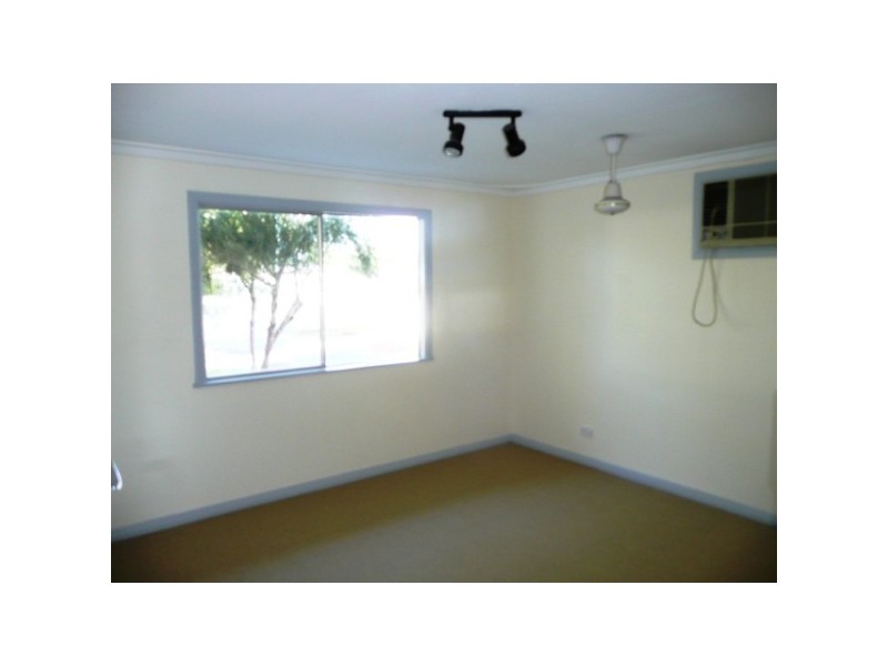 211 Fourth Street, Wonthella WA 6530