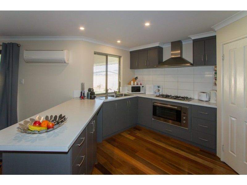 24 Reef Boulevard, Drummond Cove WA 6532