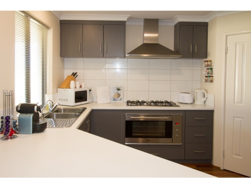 24 Reef Boulevard, Drummond Cove WA 6532