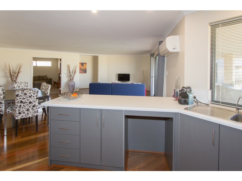 24 Reef Boulevard, Drummond Cove WA 6532