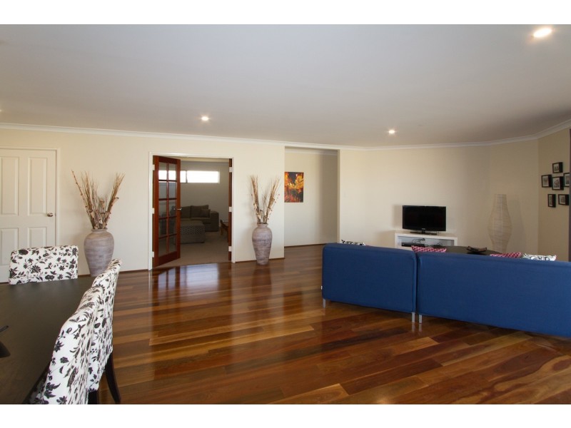 24 Reef Boulevard, Drummond Cove WA 6532