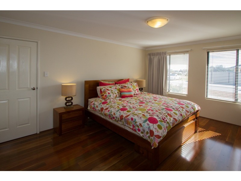 24 Reef Boulevard, Drummond Cove WA 6532