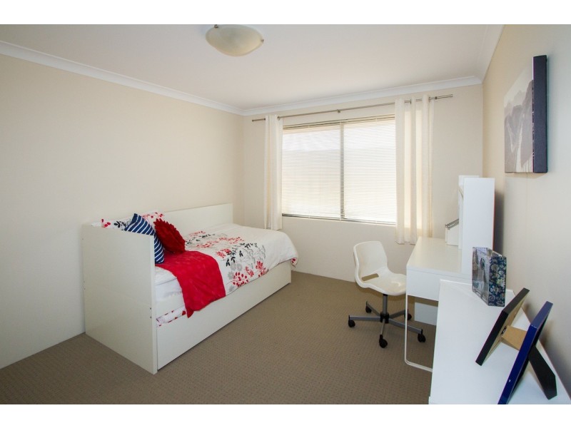 24 Reef Boulevard, Drummond Cove WA 6532