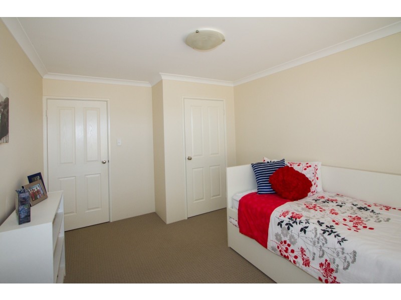 24 Reef Boulevard, Drummond Cove WA 6532