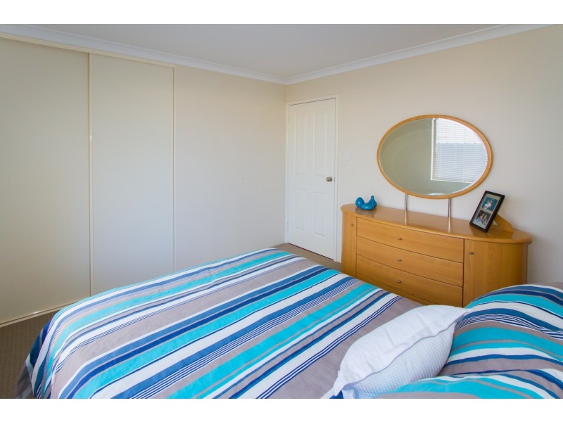 24 Reef Boulevard, Drummond Cove WA 6532