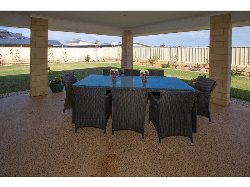 24 Reef Boulevard, Drummond Cove WA 6532