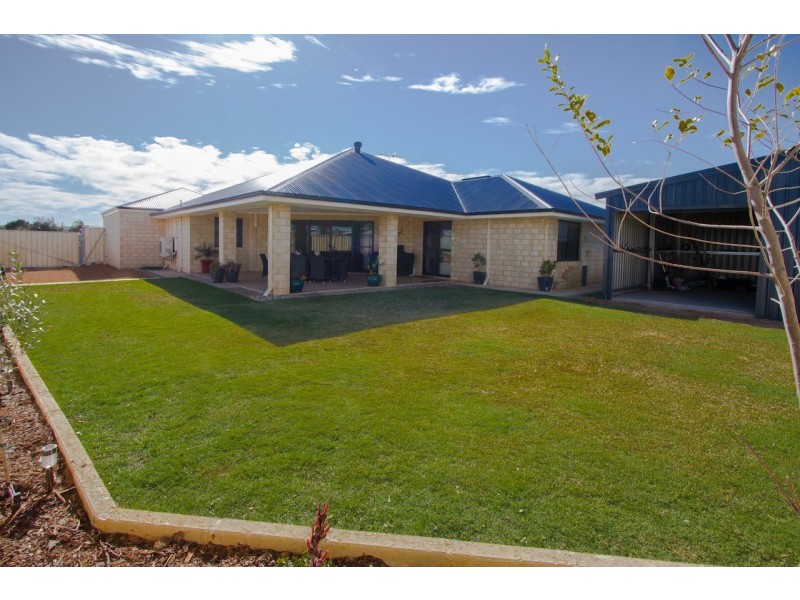 24 Reef Boulevard, Drummond Cove WA 6532