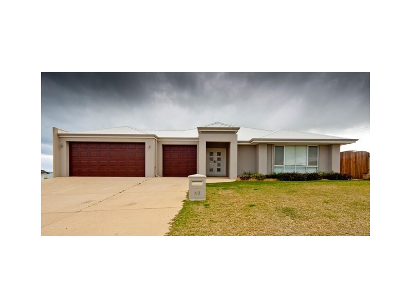 43 Reef Boulevard, Drummond Cove WA 6532