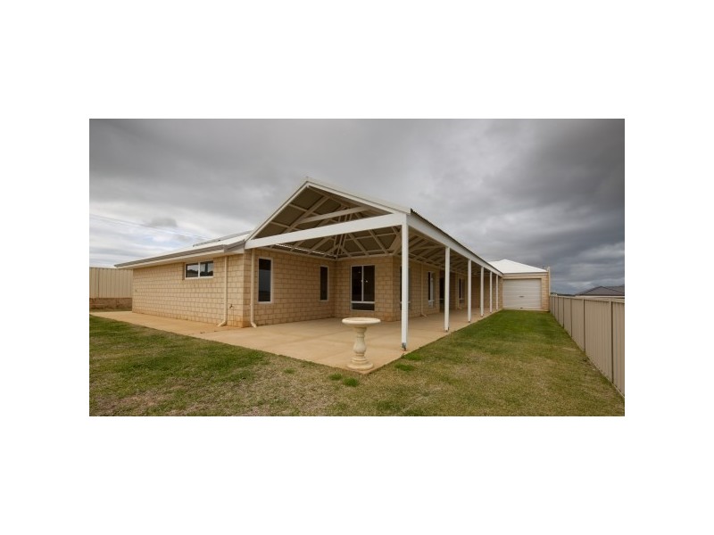 43 Reef Boulevard, Drummond Cove WA 6532