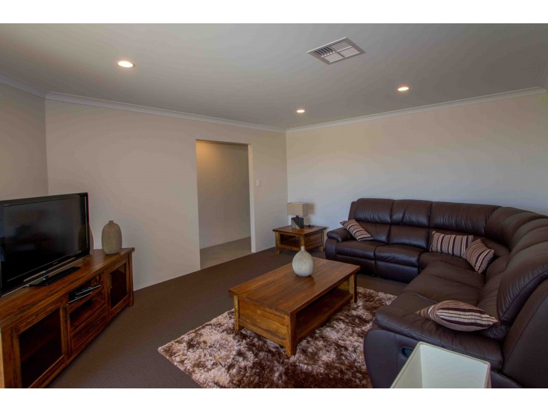 3 Mandalay Loop, Wandina WA 6530