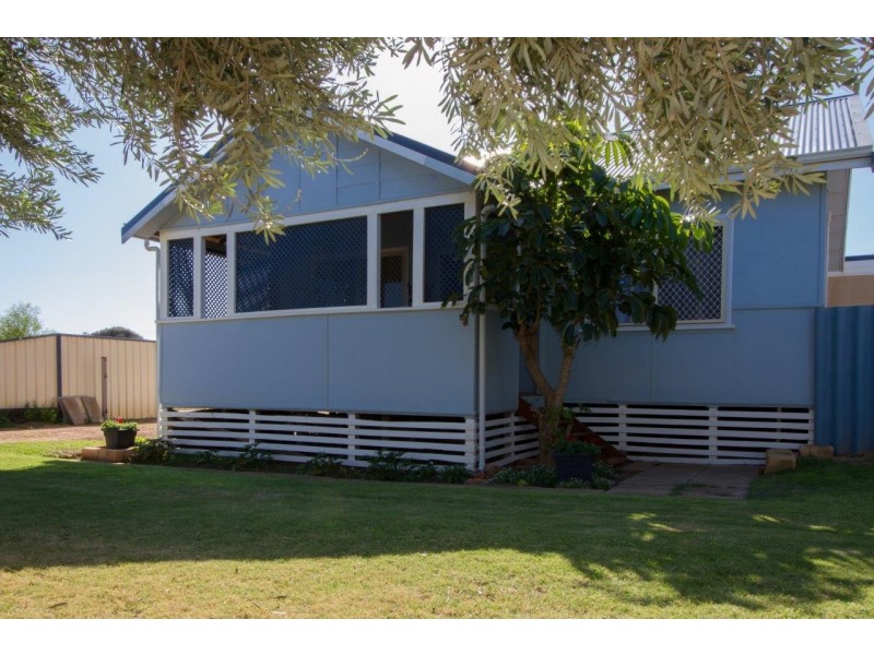 15 Dampier Street, Beachlands WA 6530