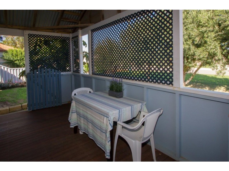 15 Dampier Street, Beachlands WA 6530