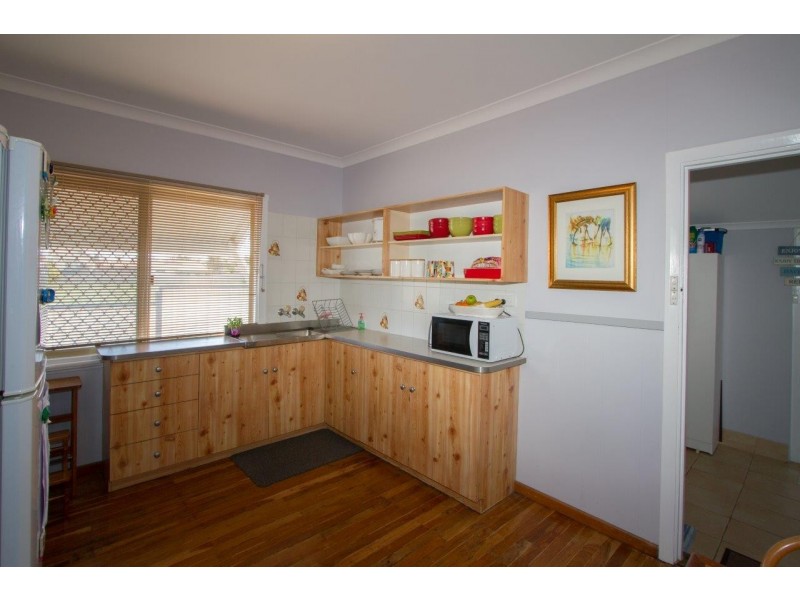 15 Dampier Street, Beachlands WA 6530