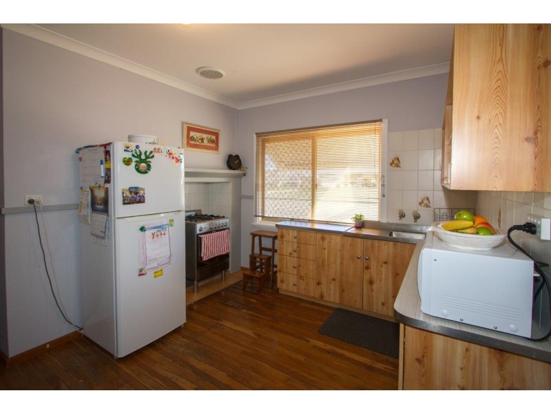 15 Dampier Street, Beachlands WA 6530