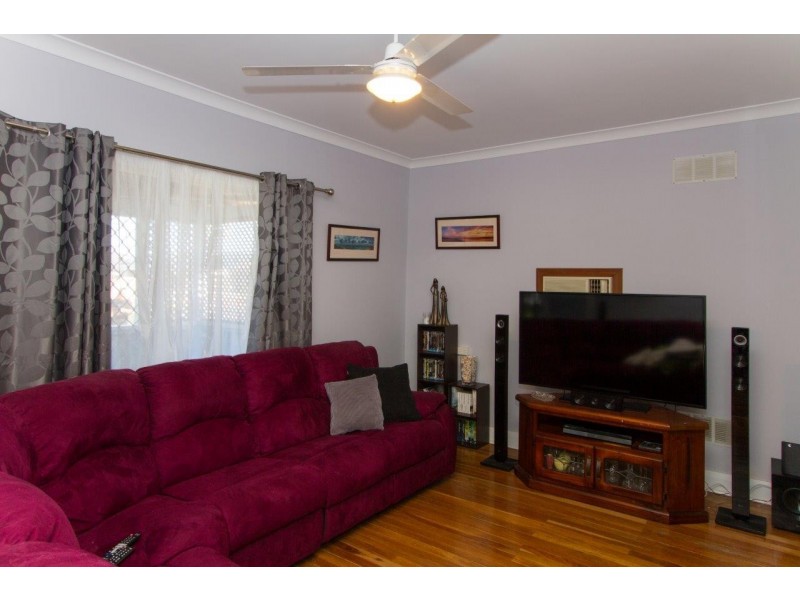 15 Dampier Street, Beachlands WA 6530