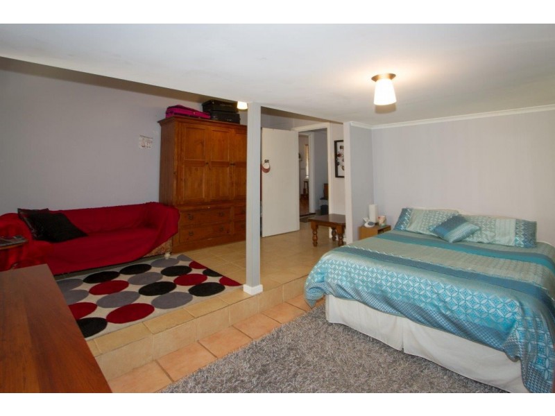 15 Dampier Street, Beachlands WA 6530