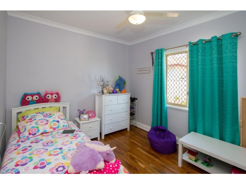 15 Dampier Street, Beachlands WA 6530